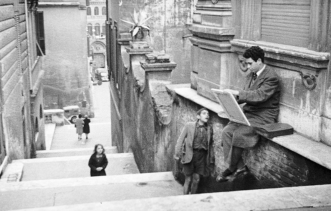 Photograph of Gian Berto Vanni drawing in the street in Rome, Italy, in the late 1940s